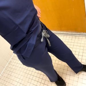 Figs XS petite Livingston pants in navy